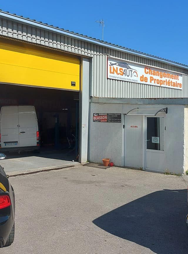 Façade du garage I.N.S AUTO à Thonon-les-Bains